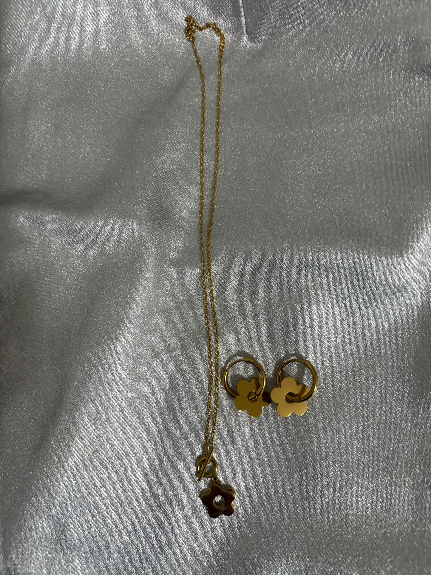 FLOWER CHARM NECKLACE SET