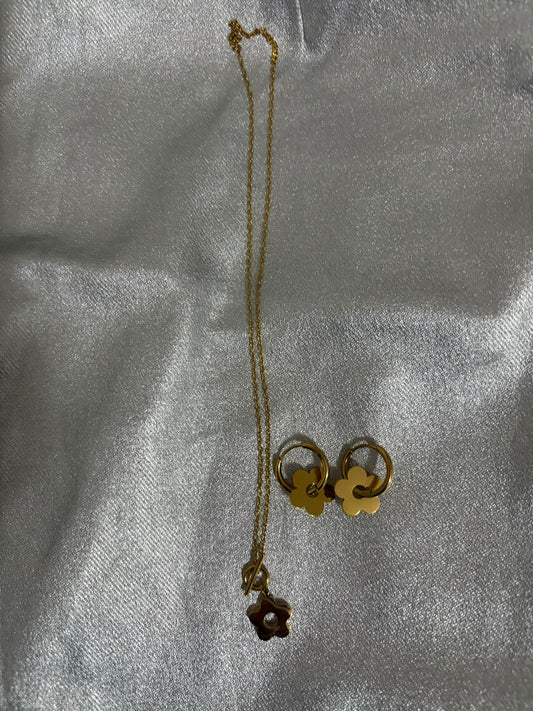 FLOWER CHARM NECKLACE SET